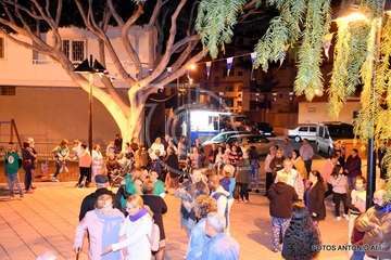 Pasacalles y pregón en el arranque de las fiestas de San José de Las Longueras (Foto Antonio Alí)